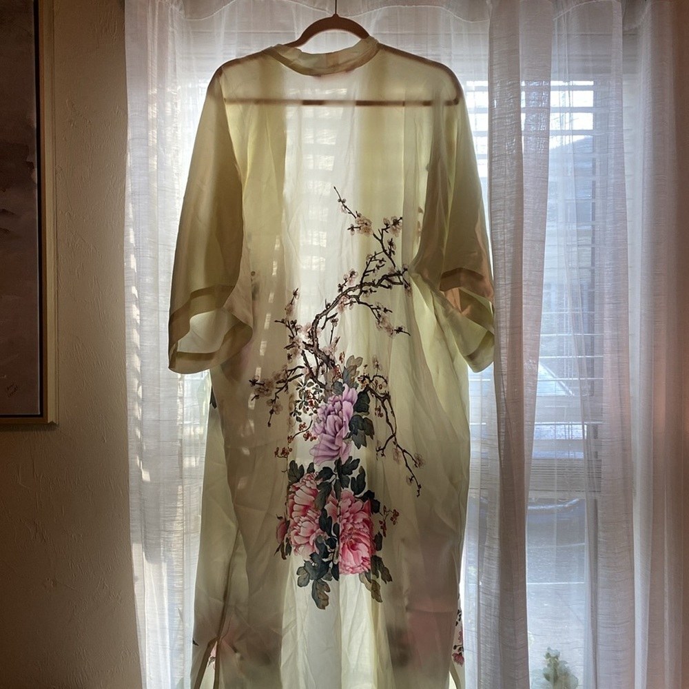 Kwedhonjh Silk Robe - Picture 3 of 6